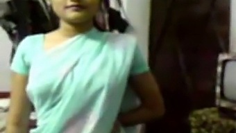 Sexy Indian Girl In Saree Seduces And Fucks (New)