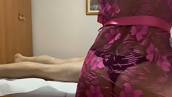 편안한 핸드잡 마사지를 즐기세요. 손이 닿는 곳