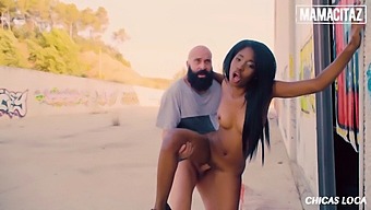 Boni Brown'S Wet Pussy Gets Drilled In The Open