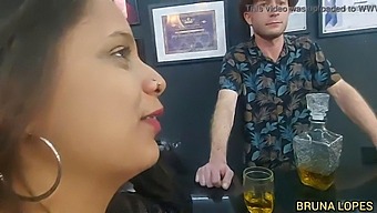 Bruna And Manuh Cortez Have Sex With Barman Malvadinho Who Struggles With Bruna'S Large Breasts And Seeks Assistance From Malvadao.